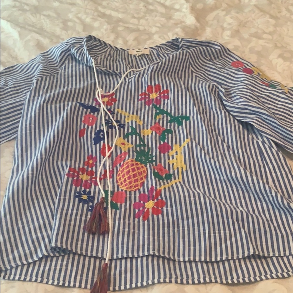 Super cute top size small
